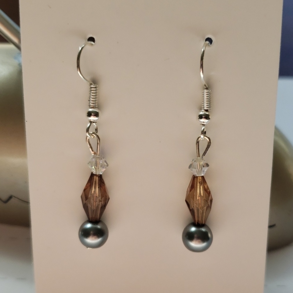 Dainty/Crystal/ & Pearl Earring's - Picture 1 of 5